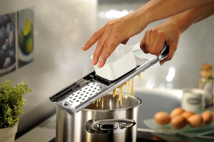 Spaetzle Maker Voor Korte Spaetzle - TRADIZIONE - Gefu 