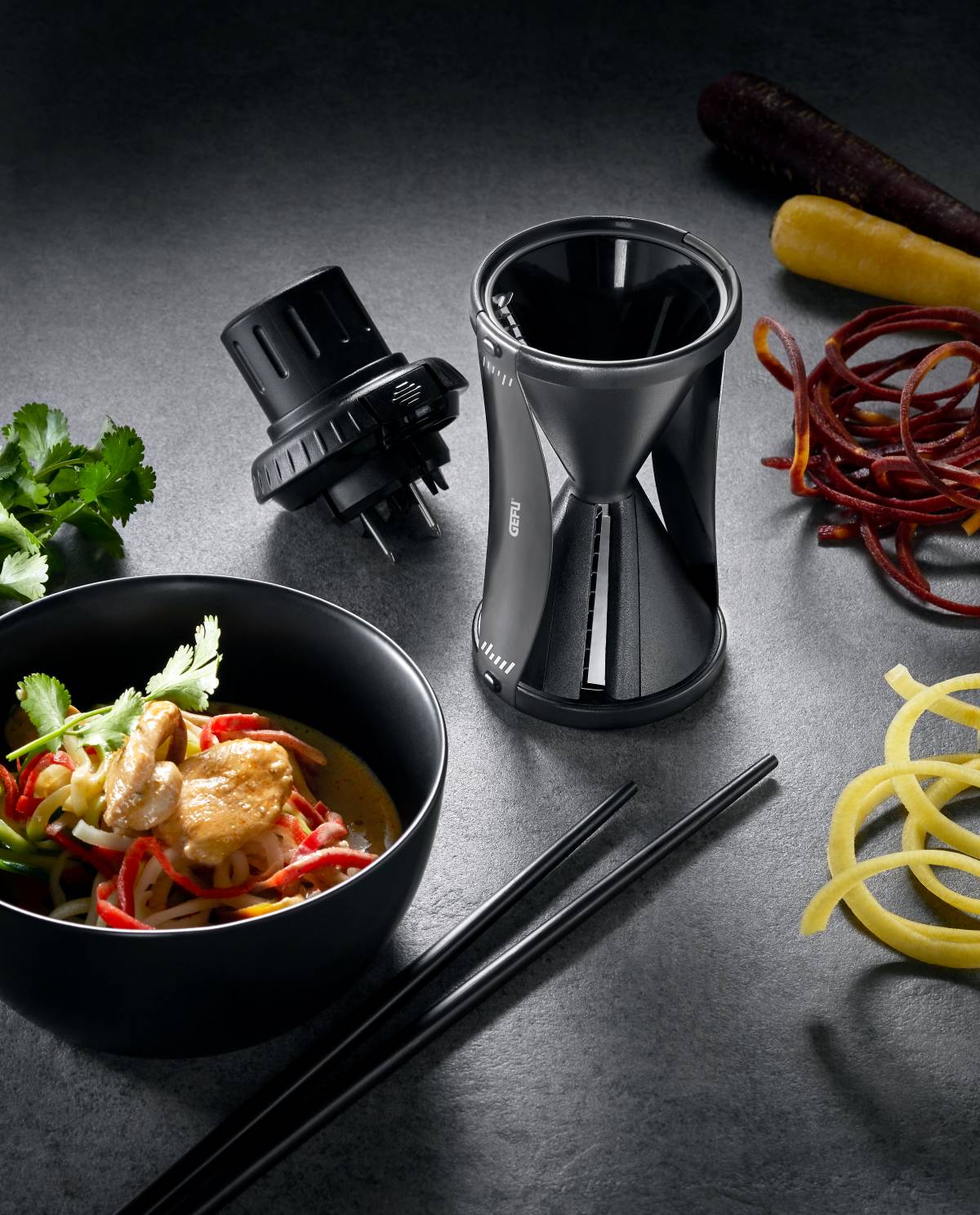 Spirelli 2.0, Spiraalsnijder, Japans Staal, Spiralizer, Juliennesnijder, Gourgettesnijder, Dunschiller, Vaatwasmachinebestendig, Met Finger-Guard & Borstel - GEFU | Spirelli 2.0