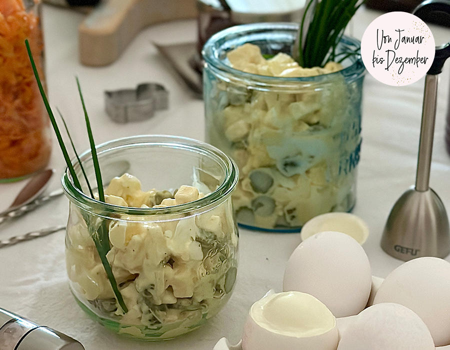 Eiersalade met kaas en mayonaise