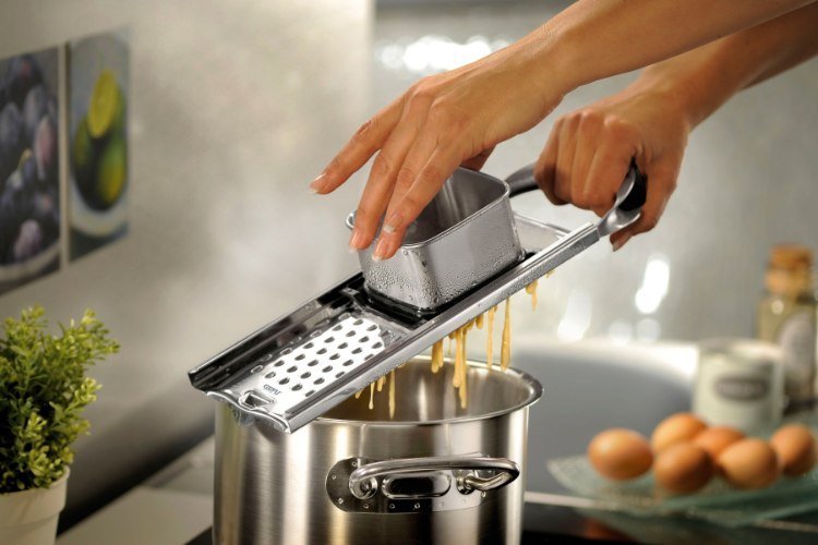 Spaetzle Maker Voor Lange Spaetzle - RVS - TRADIZIONE - Gefu 