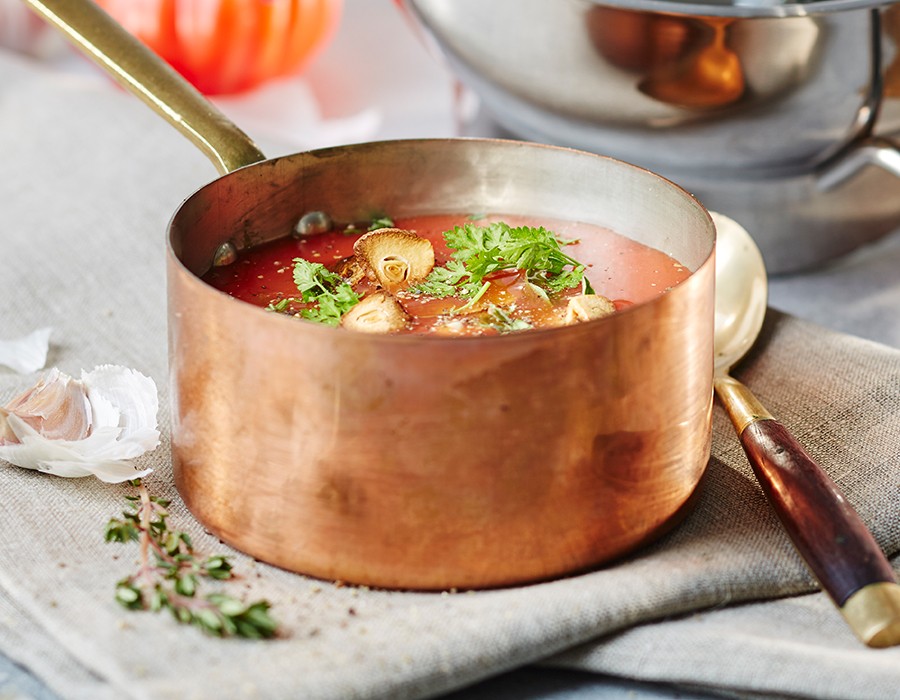 Tomatensoep met knoflookchips