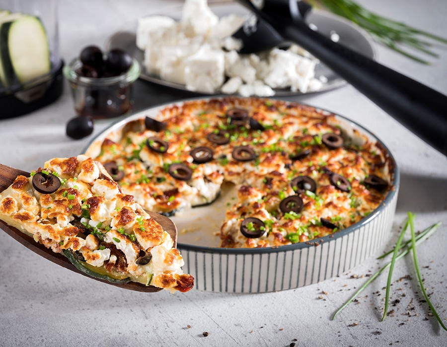 Mediterrane aardappel gratin met courgette en olijven